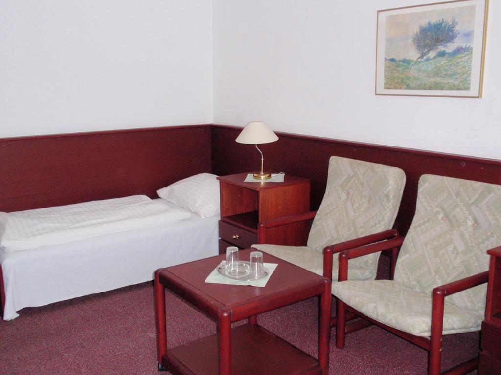 Hotel Astra Tuchlovice Room photo