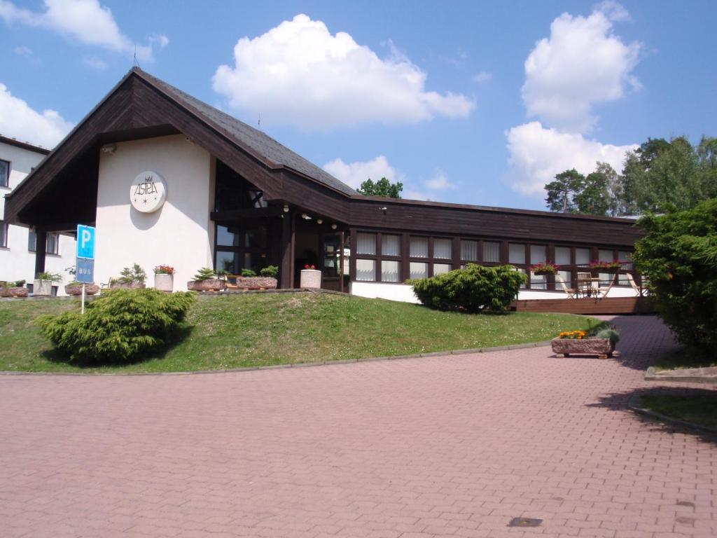 Hotel Astra Tuchlovice Exterior photo